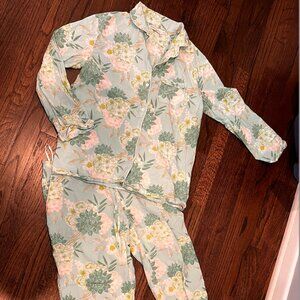 "Mahogany" Floral Pajama Set – Size Small 🌸